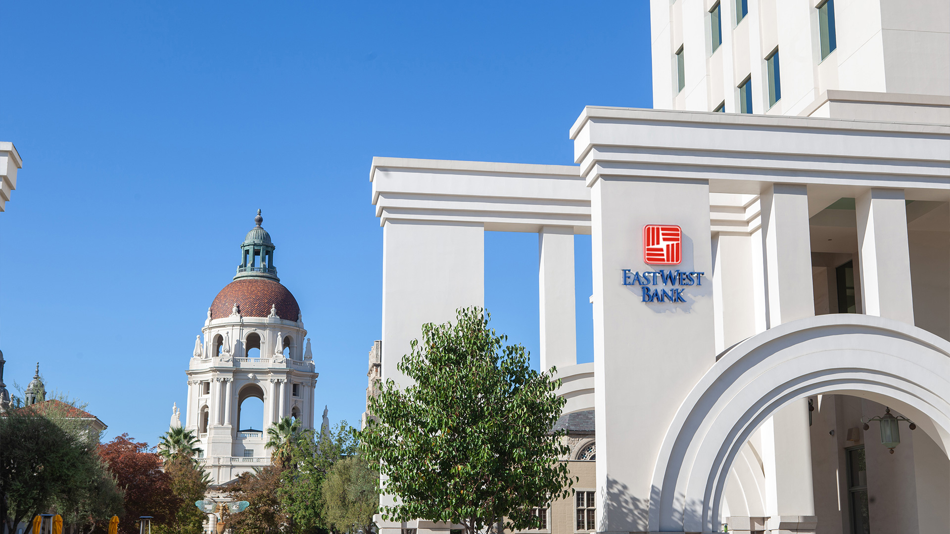 華美銀行再創佳績 連續三年蟬聯《Bank Director》“全美最佳營運銀行”——五年內第四次榮登資產規模 500 億美元以上類別榜首